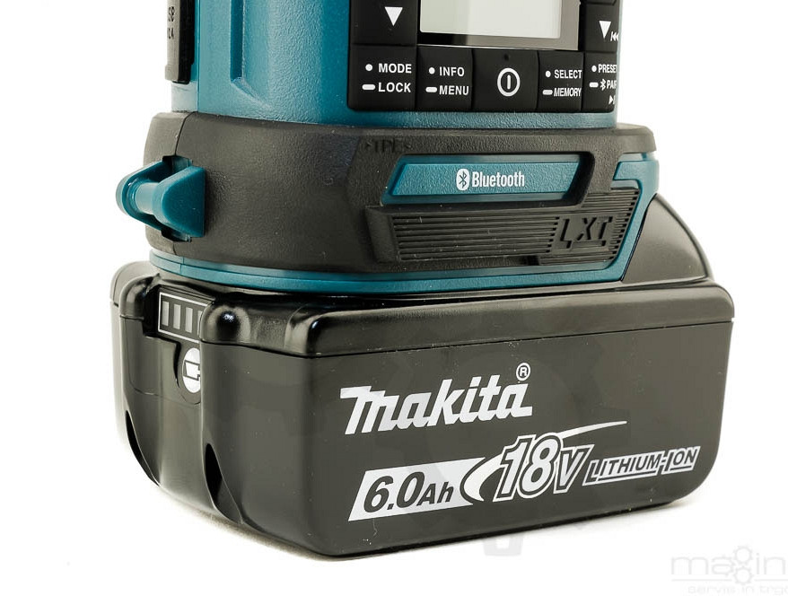 Akumulatorski prenosni Bluetooth radio s svetilko 18V LXT MAKITA DMR056