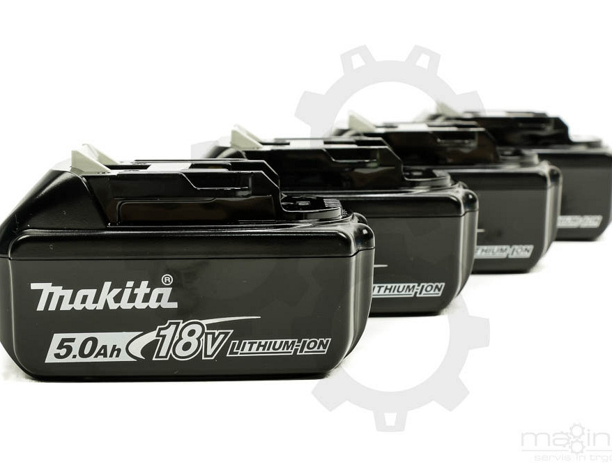 Set akumulatorjev MAKITA (4 x 18V/5,0Ah + DC18RD)
