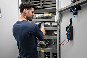 Digitalni multimeter EXPERT EXDM600-17