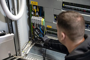 Preizkuševalec napetosti EXPERT EXVT1000-17