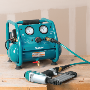 Akumulatorski kompresor 40V XGT MAKITA AC001GZ