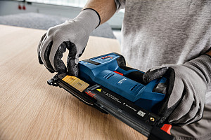 Akumulatorski žebljalnik za les GNH 18V-35