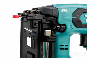 Akumulatorski žebljalnik 18V LXT MAKITA DBN601Z
