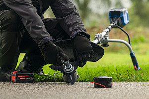 Akumulatorska kosilnica z nitjo in rezilom GFR 18V-25BH