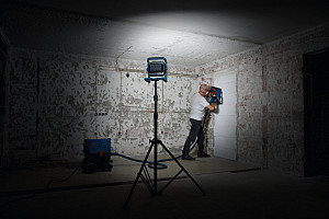 Brezžična svetilka za uporabo na gradbišču GLI 18V-5000