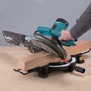 Stabilna in kotna žaga MAKITA M2300NB