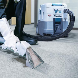 Akumulatorski vodni sesalec 40V XGT MAKITA PE001GZ
