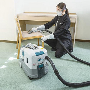 Akumulatorski vodni sesalec 40V XGT MAKITA PE001GZ