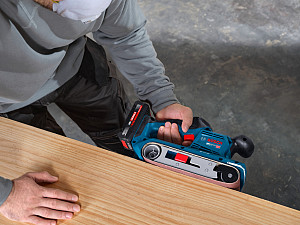 Akumulatorski tračni brusilnik GBS 18V-75