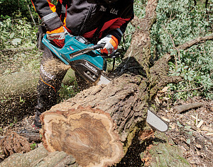 Akumulatorska verižna žaga 40V XGT MAKITA UC030GZ