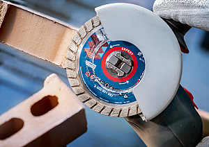 Diamantna rezalna plošča EXPERT MultiMaterial X-LOCK 125 x 22,23 x 2,4 x 12 mm