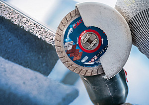 Diamantna rezalna plošča EXPERT MultiMaterial X-LOCK 125 x 22,23 x 2,4 x 12 mm