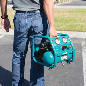 Akumulatorski kompresor 40V XGT MAKITA AC001GZ