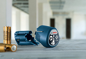 Kombinirani laser BOSCH GCL 12V-50-22 CG + Baterijski adapter AA1